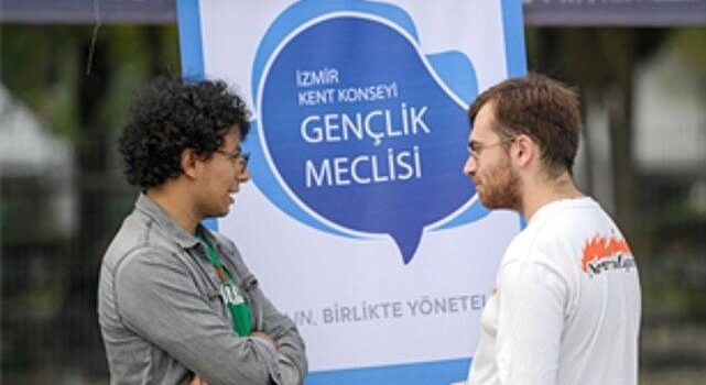 Üniversiteli gençler İzmir’e şenlikle “merhaba” dedi