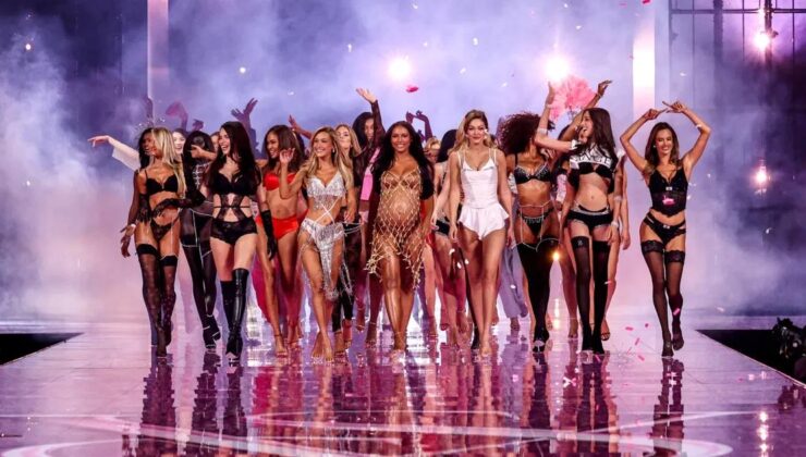 Victoria’s Secret Fashion Show Büyüleyici Bir Geceye İmza Attı