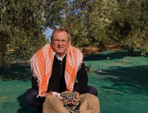 “Yerin Altının Değil, Üstünün Daha Değerli Olduğuna İnanıyorum” diyen Lider Mesut Ergin: “Zeytinyağı Ayvalık’ın Vazgeçilmez Bir Kültürüdür”