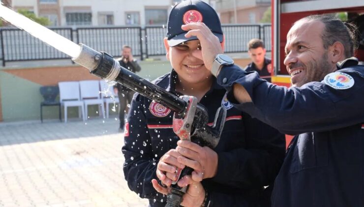 Adana’da Özel Gereksinimli Ahmet, 1 Günlüğüne İtfaiye Eri Oldu