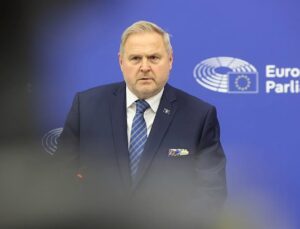 ‘Americans believe everything Putin says,’ MEP and former general tells Euronews