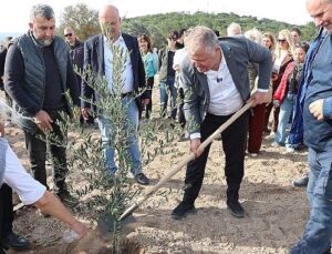 Atatürk’ün Vasiyeti Urla’da Hayata Geçti: Zeytin Koleksiyon Bahçesi’nde Birinci Fidan Dikimi