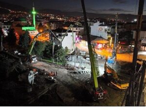 Başiskele Kavşak Projesi’nde ışıklar hiç sönmüyor