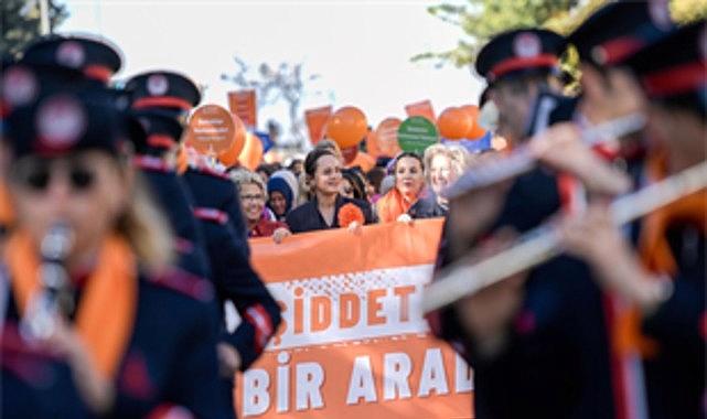 Bayana şiddete karşı “turuncu” yürüyüş
