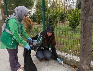 Beylikdüzü’nde Öğrencilerden Etraf Şuuru İçin Örnek Davranış