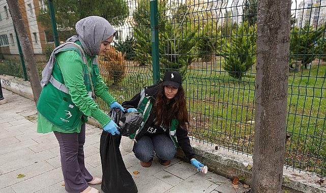 Beylikdüzü’nde Öğrencilerden Etraf Şuuru İçin Örnek Davranış