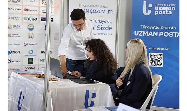 Bilişim Fuarı stantlarına 7’den 70’e ağır ilgi