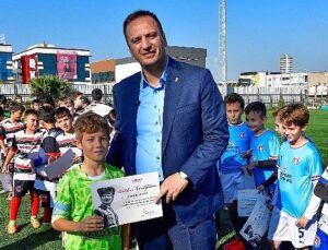 Bornovalı minikler 10 Kasım anısına gayret etti