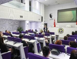 Buca Belediyesi’nden manalı adım: Çalışanlarına otizm farkındalık eğitimi verdi
