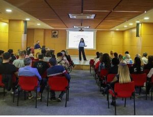 Büyükşehir’de işçiye “Aile İçi İletişim” eğitimi