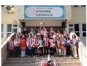 Büyükşehir’den geleceğin atletlerine materyal takviyesi