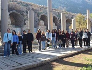 Büyükşehir’den öğrencilere tarih ve müzik molası