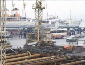 Çalışmalarında insan öykülerine odaklanan fotoğrafçı ve foto muhabiri Yıldız Çelik’in arşivi Salt Araştırma’da çevrimiçi erişime açıldı