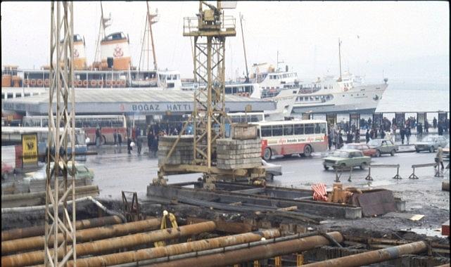 Çalışmalarında insan öykülerine odaklanan fotoğrafçı ve foto muhabiri Yıldız Çelik’in arşivi Salt Araştırma’da çevrimiçi erişime açıldı