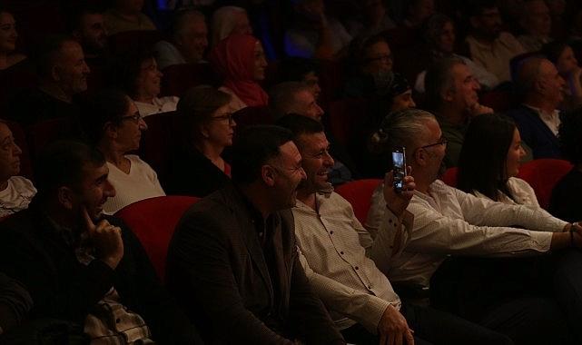 “Çiğli Güldürü Akşamları” Öğretmenlere Sevinçli Bir Gece Yaşattı