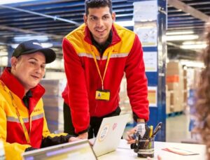 DHL Supply Chain, HappyRobot’un Yapay Zekâ Aracılarıyla Operasyonel Verimliliği ve Müşteri İletişimini İyileştiriyor