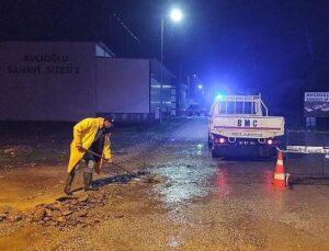 Edremit Belediyesi yağışlara karşı 7/24 çalışıyor