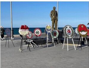 Edremit Heyeti KKTC’nin 42. Kuruluş Yıldönümü Kutlamalarına Katıldı