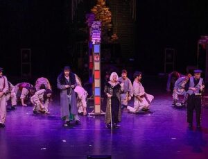 “Eşeğin Gölgesi” Bakırköy’de Görkemli Gala İle Sahnelendi