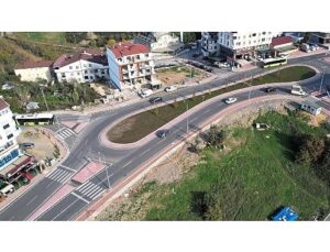 Gebze Dr. Zeki Acar Caddesi’ne dönel kavşak