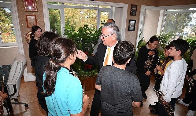 Geleceğin müzisyenlerinden Lider Topaloğlu’na Öğretmenler Günü sürprizi