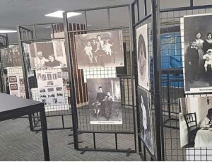 Girit’ten İzmir’e Fotoğraf Standı Karşıyaka’da Ziyaretçilerini Bekliyor