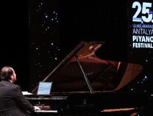 Gökhan Aybulus Antalyalıları büyüledi