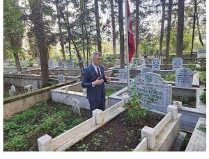 Gölcük’te Öğretmenler Günü Merasimle Kutlandı