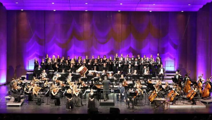 İDSO DenizBank Konserleri’nde Ulu Önder’e “Son Veda” ile Saygı Duruşu