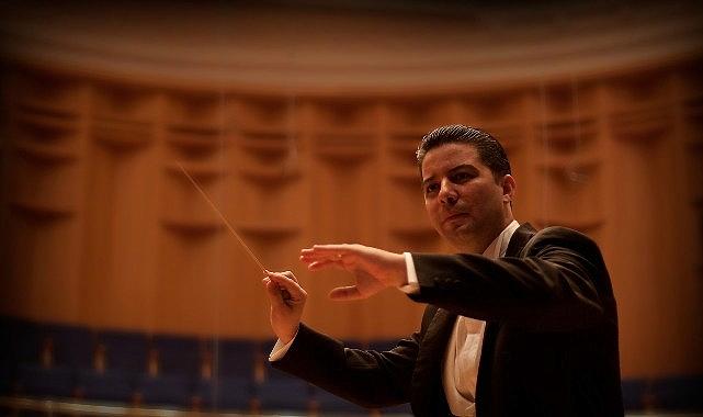 İstanbul Devlet Senfoni Orkestrası DenizBank Konserleri’nde bu hafta: Ulu Öncü’ye “Son Veda” ile hürmet duruşu