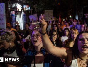 Italian parliament unanimously votes to make femicide a crime