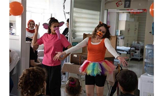 İzmir Kent Tiyatroları’nın “Sanat İyileştirir” projesi sürüyor