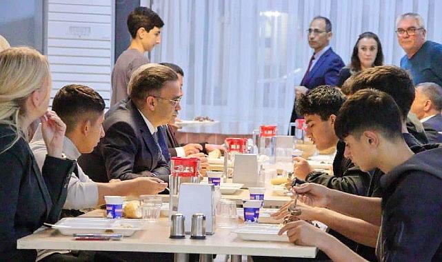 İzmir Vilayet Ulusal Eğitim Müdürü Dr. Ömer Yahşi, Şehit Prof. Dr. İlhan Varank Anadolu İmam Hatip Lisesi Pansiyonunu Ziyaret Etti