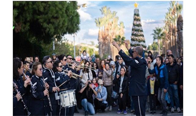 İzmir, yeni yılı rengarenk bir şenlikle karşılıyor