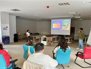 İzmir’de gençlere belediye çalışmaları hakkında eğitim