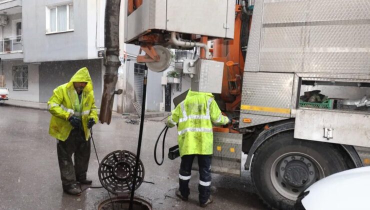 İzmir’de Yağış Seferberliği: 750 Personel, 210 Araç ve 24 Saat Nöbet Sistemi