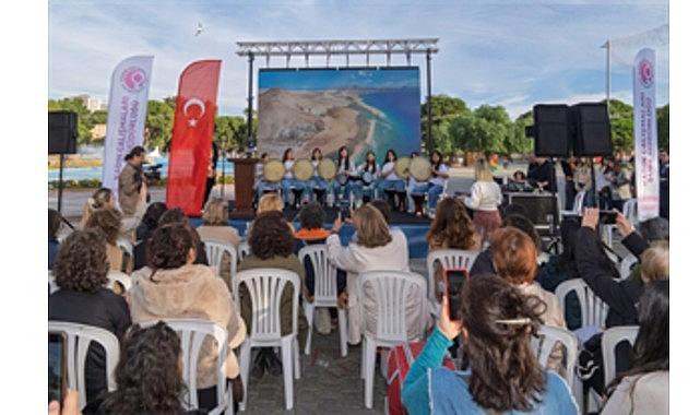 İzmir’den dünyaya, dünyadan İzmir’e: Buradayım, düzgünüm