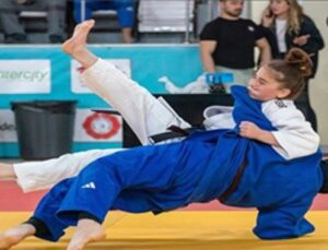 İzmir’in judocuları mağlubiyetsiz şampiyon