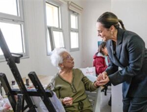 İzmirli liderlerin eşleri Bayraklı’da buluştu