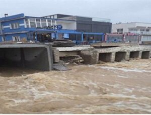 Karaburun, Çeşme ve Foça’da tesirli olan yağışlar için gruplar seferber oldu