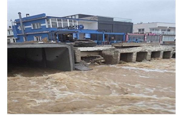 Karaburun, Çeşme ve Foça’da tesirli olan yağışlar için gruplar seferber oldu