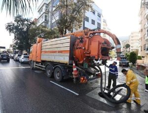 Karaburun’da şiddetli yağış sonrası İZSU’dan süratli müdahale