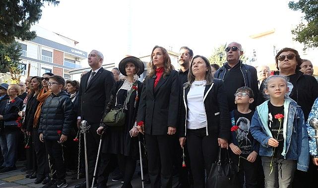 Karşıyaka tek yürek oldu, Ata’ya selam durdu!