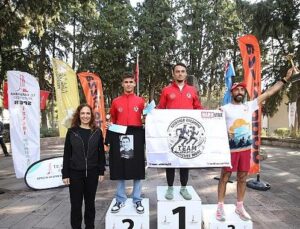 Karşıyaka’da 1500 kişi Ata’dan Ana’ya koştu!