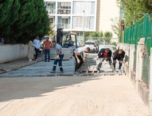 Karşıyaka’da okul etraflarında yol bakım çalışması