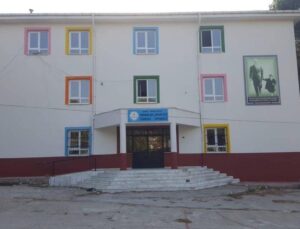 Kemalpaşa’daki Öğretmenin İzin Tartışması Büyüyor! Eğitim İş’ten Sert Yanıt! 