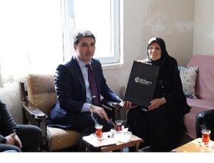 Kocaeli Büyükşehir acıları hafifletiyor