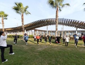 Konak’ta açık havada spor keyfi devam ediyor