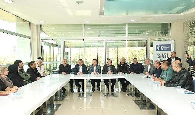 Konutlarına giremeyen ailelere moral ziyareti