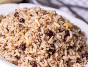 Kuş Üzümlü Pirinç Pilavı Tarifi